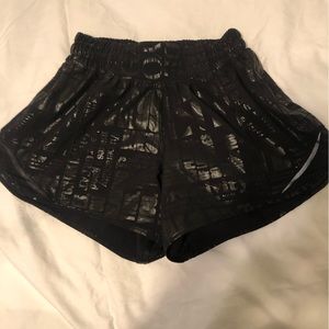 Lululemon Manifesto Hotty Hot 4” Sz 2